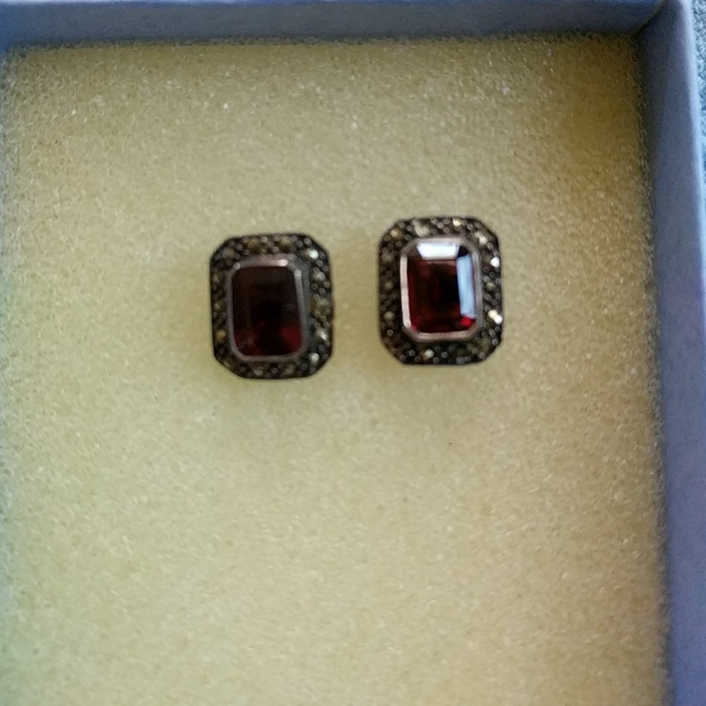 Garnet and marquesite, silver setting earrings.
